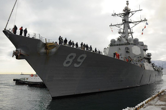 Cận cảnh chiến hạm Mustin của Mỹ vừa đi sát Đá Vành Khăn ở Biển Đông